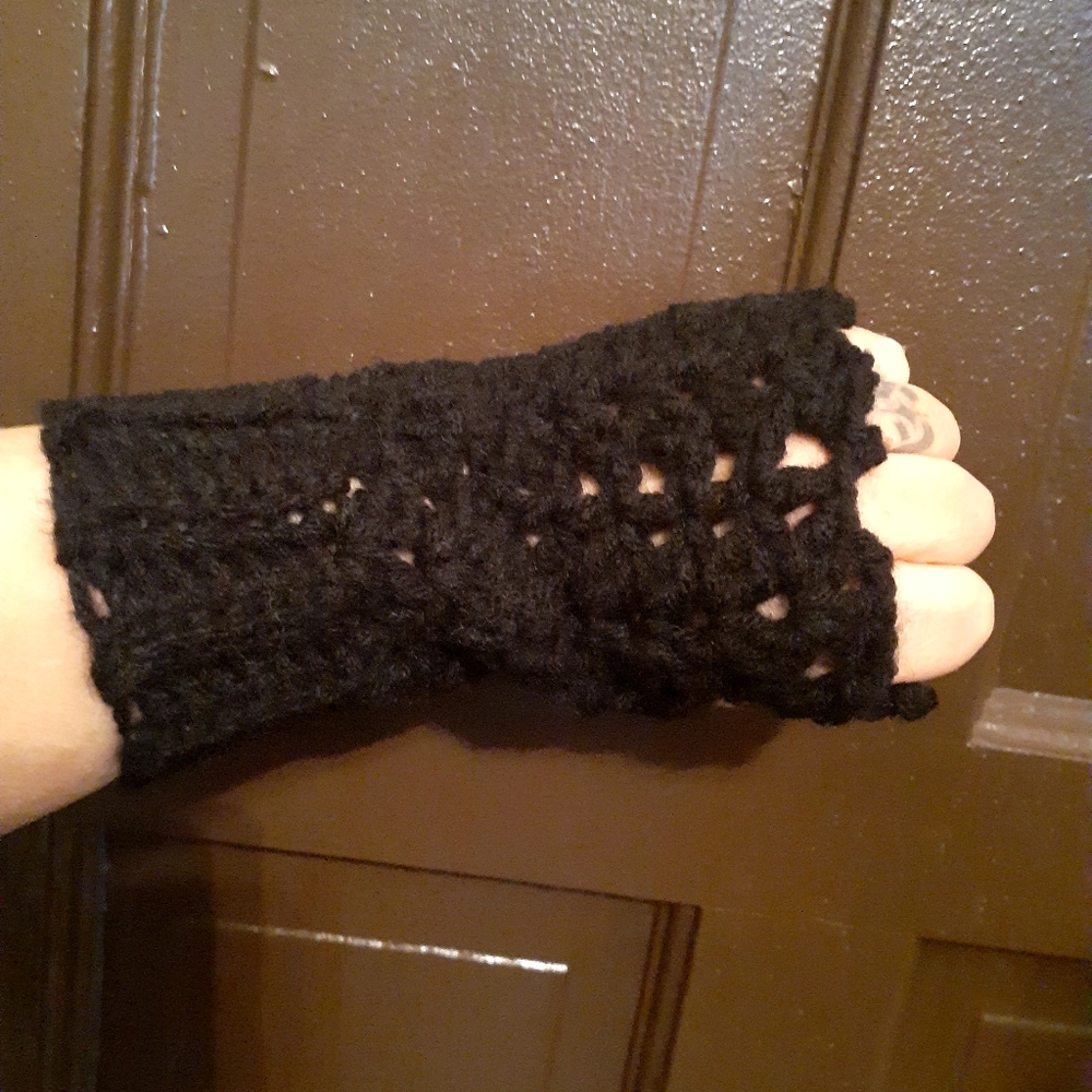 HANDMADE GLOVES - Picture 3 of 3